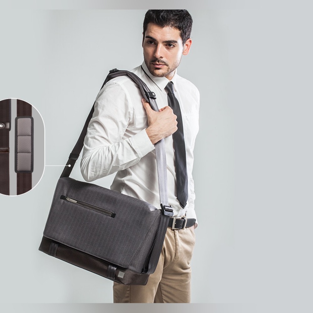 Moshi Aerio Laptop Messenger Bag - Black